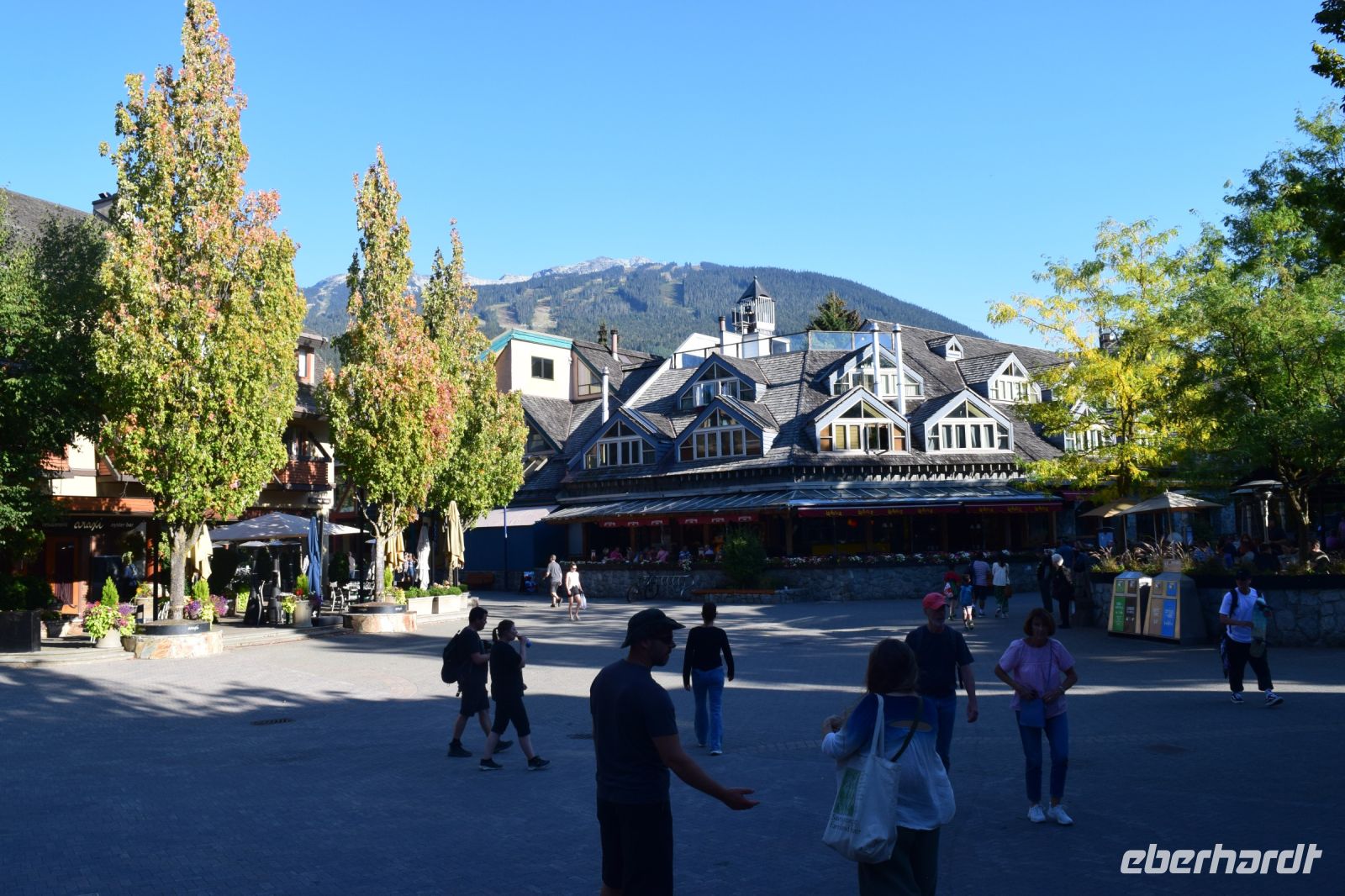 Der Wintersportort Whistler wird von jungen Mountain-Bikern bevölkert