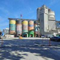 Granville Island - selbst das Betonwerk ist Kunst