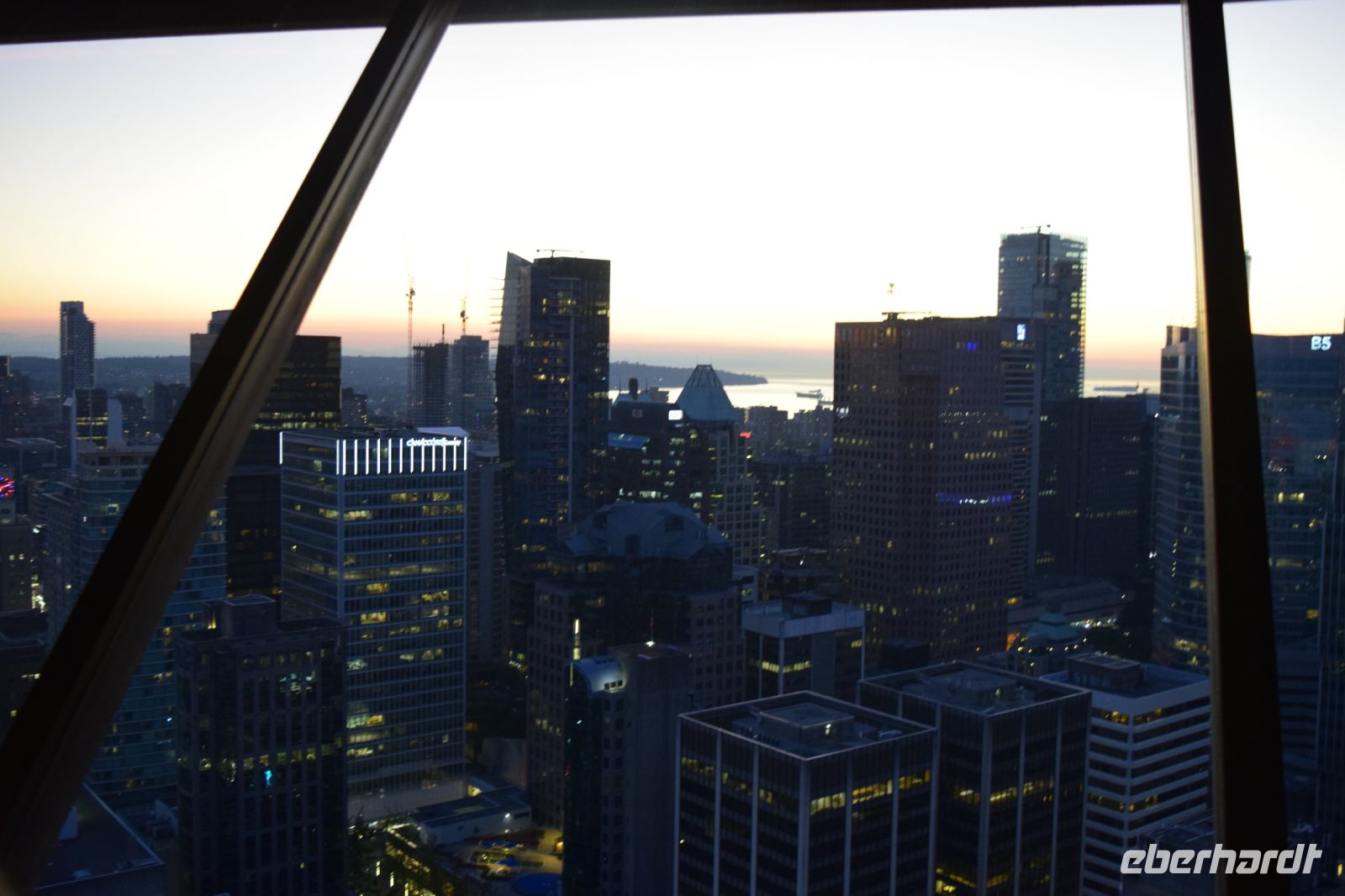 Bei Sonnenuntergang im Drehrestaurant