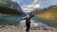 Singlereise Kanada - Reisebegleiterin Franzi am Lake Louise im Banff Nationalpark
