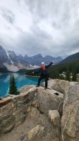 Singlereise Kanada - Reisebegleiterin Franzi am Moraine Lake im Banff Nationalpark
