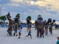 Ich fuehle mich so gluecklich Statuen