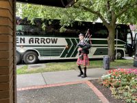 Der Dudelsackpfeiffer begruesst uns 