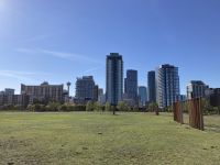 8. Reisetag – Von Toronto nach Banff – Stadtrundfahrt in Calgary – Fort Calgary & Skyline