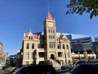 8. Reisetag – Von Toronto nach Banff – Stadtrundfahrt in Calgary – Rathaus