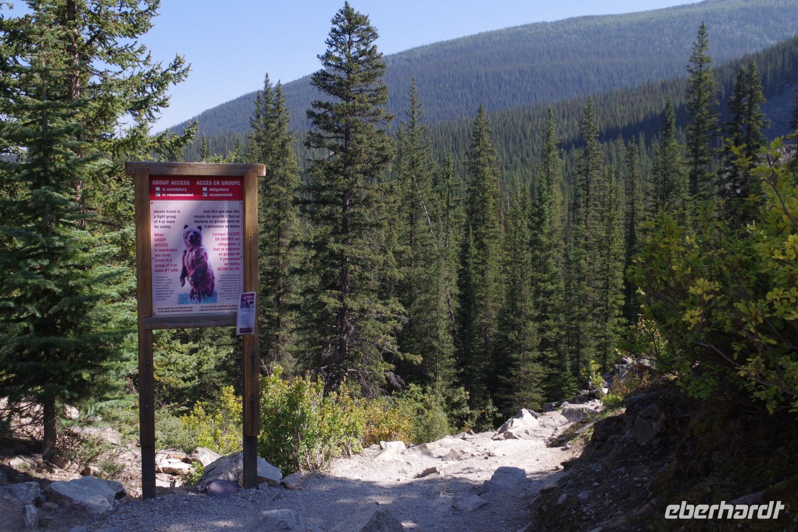 Baerenwarnung am Moraine Lake