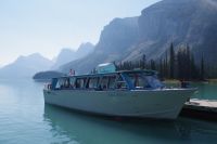 John Albert Boot am Maligne Lake