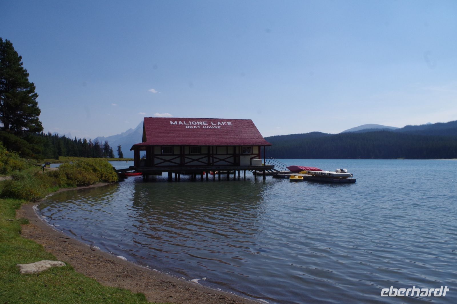 Maligne Lake Boathouse während des Mary Schäfer Rundgangs