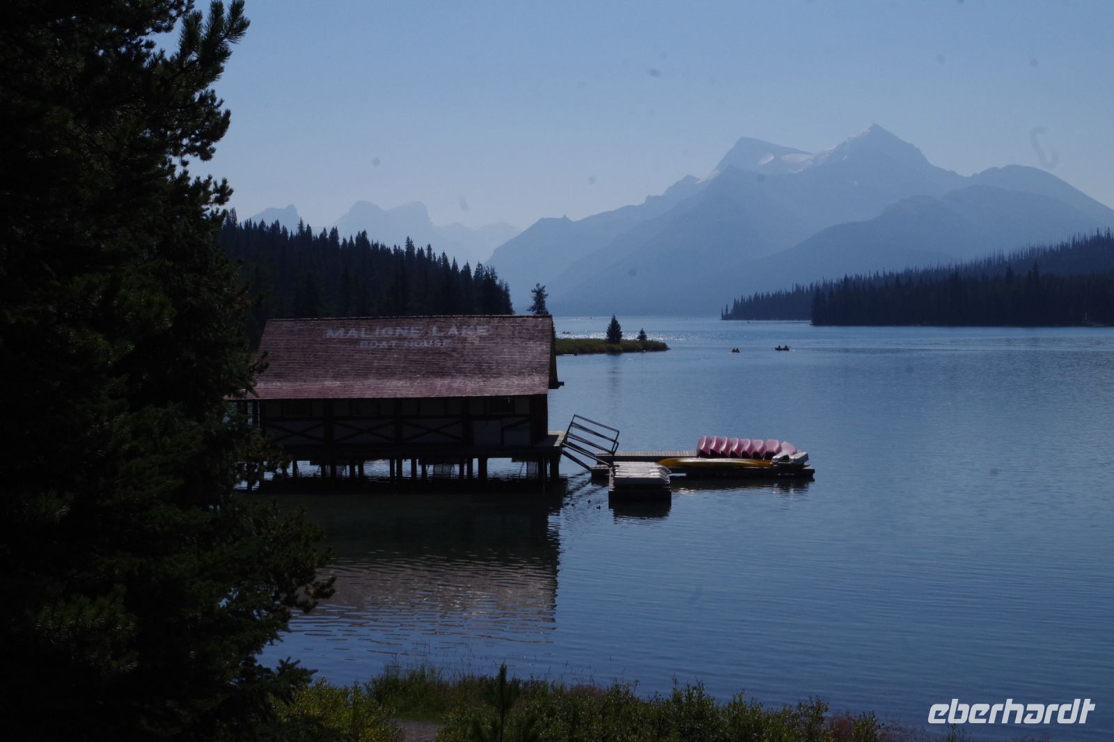 Am Maligne Lake