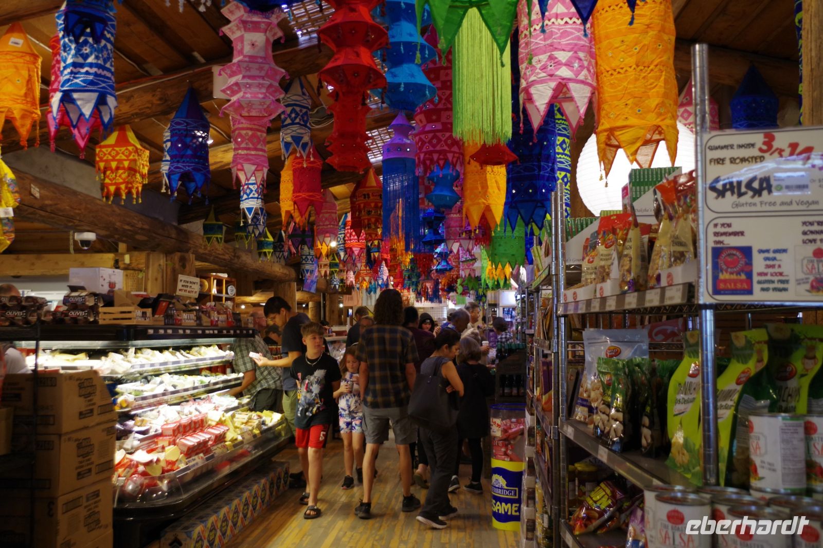 Bunter Markt in Coombs