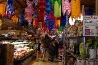 Bunter Markt in Coombs