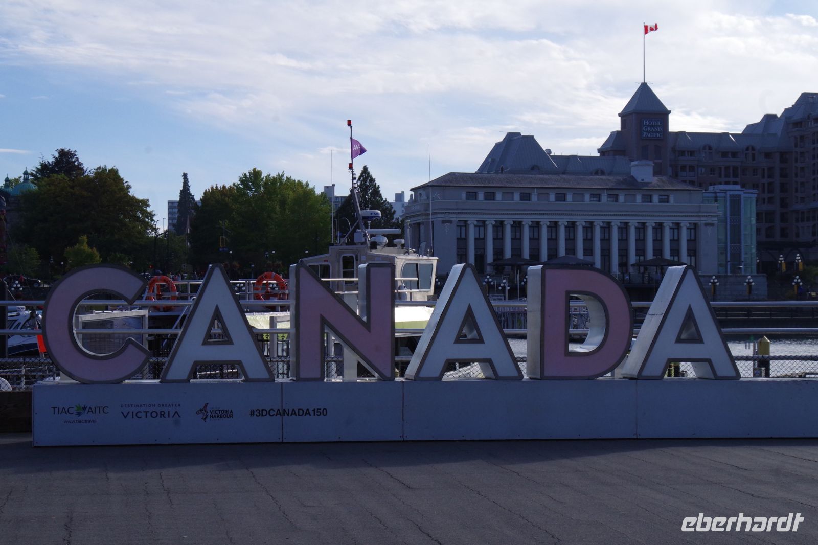 Canada mit Grand Pacifik Hotel im Hintergrund, Victoria
