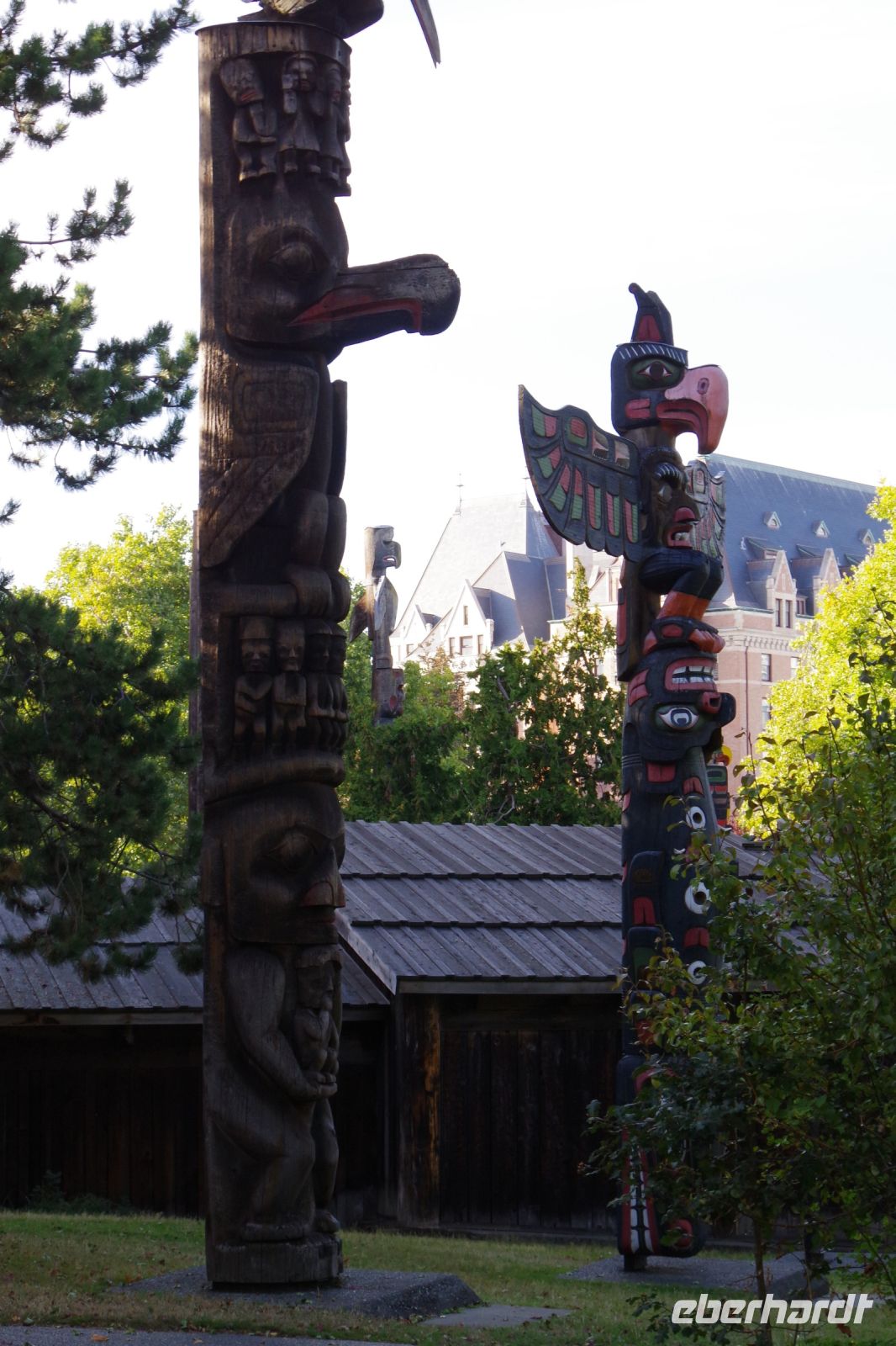 Totempfa¨hle im Thinderbirdpark in Victoria 2