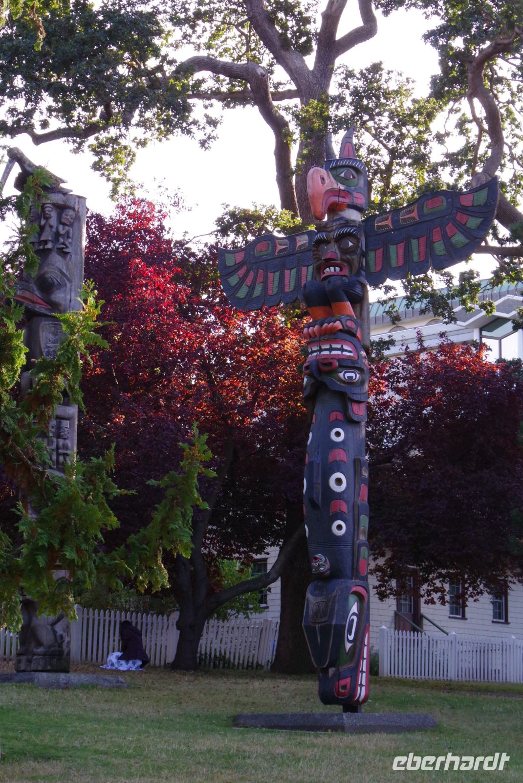 Totempfa¨hle im Thinderbirdpark in Victoria