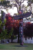 Totempfa¨hle im Thinderbirdpark in Victoria