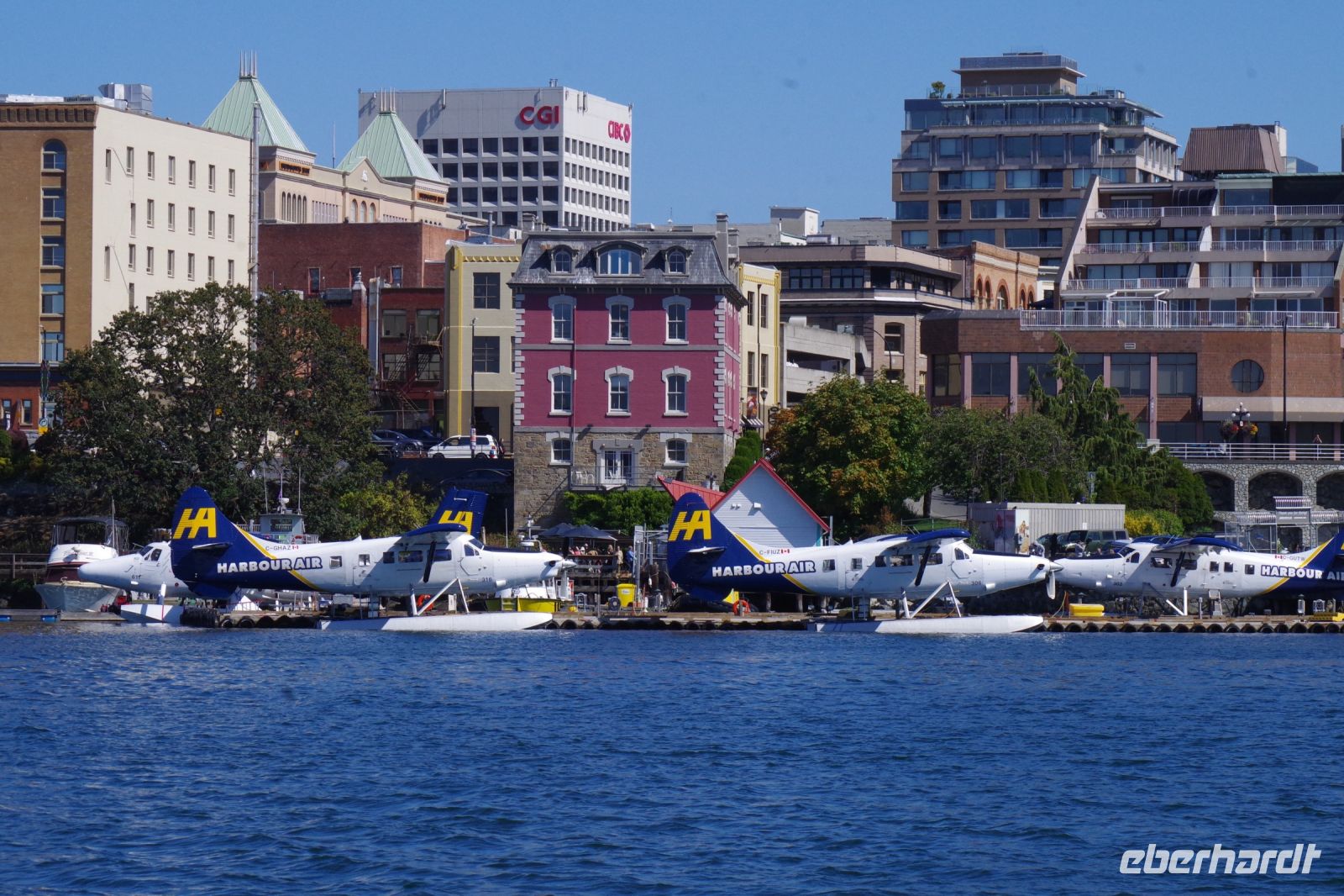 Hafen Victoria mit Wasserflugzeugen.JPG