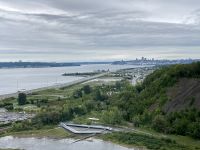 3. Reisetag – Stadtrundfahrt Québec und Ausflug in die Umgebung – Blick zurück nach Québec vom Montmorency-Wasserfall
