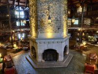 4. Reisetag – Von Québec nach Ottawa – Mittagspause im Château Montebello – Kamin in der Lounge