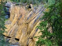Auf der Wanderung zu den Ink Pots. Farbige Felswand