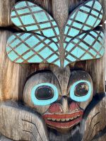 Die Libelle in dem Pfahl