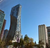 Eines der verrueckten Hochhaeuser Vancuvers