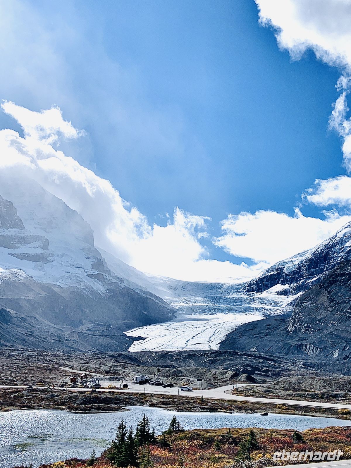 Columbia Icefield mit Atabasca Gletscher.JPG