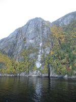 Felsen am Ufer der Fahrt