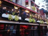 Montreal - die Straße mit kleinen Restaurants und Pubs