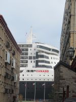 Blick auf ein Krezfahrtschiff