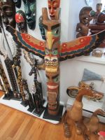 In einer Boutique mit Traditionsmasken