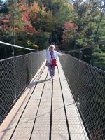 über die Hängebrücke