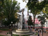 Québec . Saint François de Laval Monument