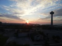 Noch ein Blick vom Hotelfebster auf Skylon Tower - Sonnenaufgang