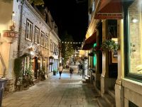 Quebec City by night