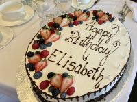 oh ja, die Torte ist riesengross und 20 cm hoch