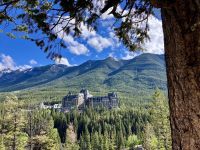 Banff Springs Hotel mit Sulphur Mt dahinter