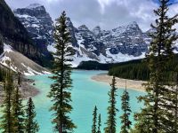 Heller Moraine Lake mit seinen 10 Bergen