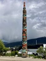 Geschichtserzaehlender Pfahl in Jasper