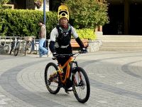 Der Downhill biker