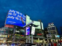 5. Tag – Ankunft in Toronto – Abendspaziergang zum Dundas Square