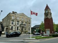 6. Tag – Zwischenstopp in Niagara-on-the-Lake – Cenotaph und Rathaus