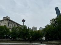 1. Tag – Anreise nach Calgary – Olympic Plaza in Calgary mit Blick zum Calgary Tower