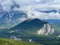 2. Tag – Calgary bis Banff – Blick vom Sulphur Mountain auf Tunnel Mountain und Banff Springs Hotel