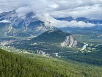2. Tag – Calgary bis Banff – Blick vom Sulphur Mountain auf Tunnel Mountain und Banff Springs Hotel