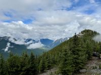 2. Tag – Calgary bis Banff – Blick von der Seilbahnstation auf die Spitze des Sulphur Mountain