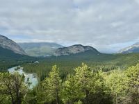 IMG_6427.3. Tag – Banff bis Kamloops – Fotostopp an den Hoodoos mit Blick auf Tunnel Mountain und Banff Springs Hotel