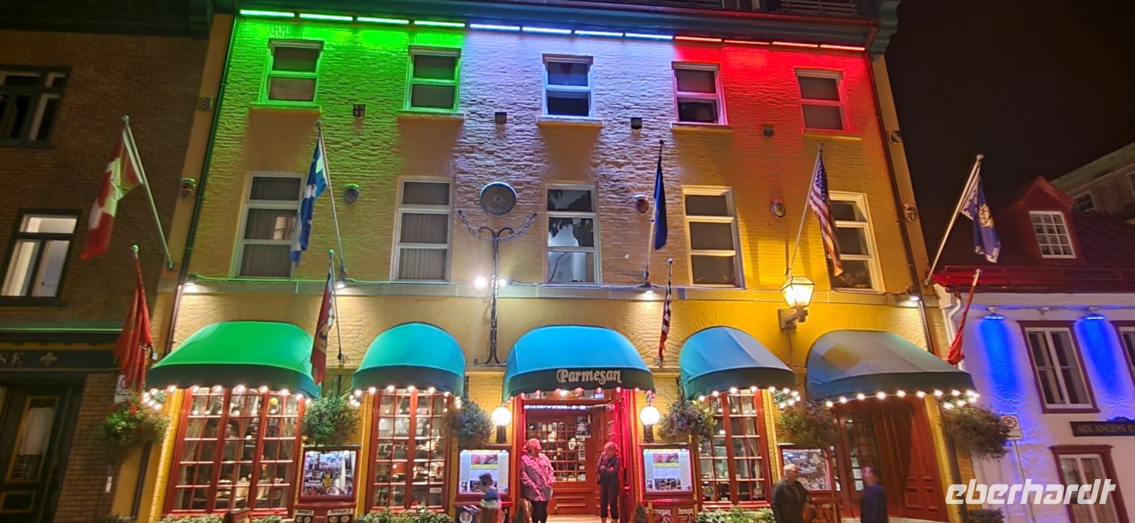 225 Quebec by night