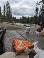 39. Mittagspause in der Ortschaft von Lake Louise, Banff Nationalpark
