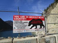108.1 Hinweisschild am Staudamm vom Carpenter Lake auf dem Rückweg von Tyax nach Lillooet