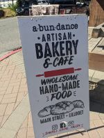 109. Zwischenstopp bei einer Bäckerei für ein Picknick in Lillooet, Kanada